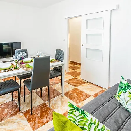 Beautiful Apartment In Cordoba With Kitchenette Exterior photo