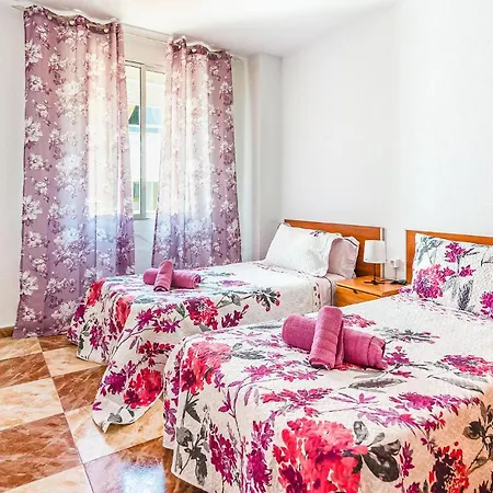 Beautiful Apartment In Cordoba With Kitchenette Exterior photo