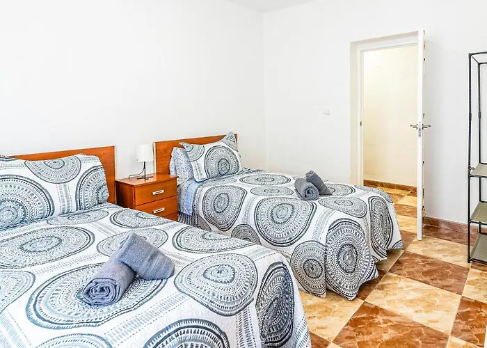 Beautiful Apartment In Cordoba With Kitchenette