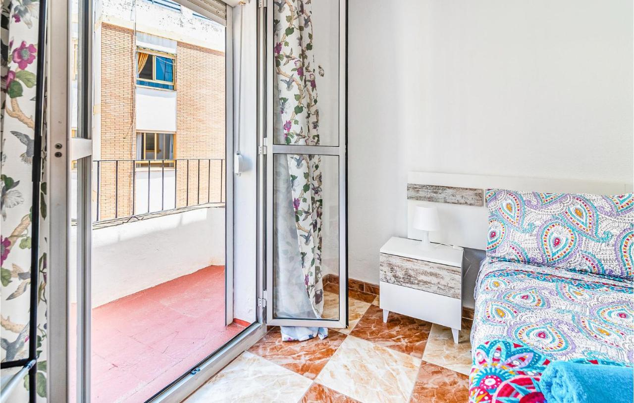 Beautiful In With Kitchenette Apartment *