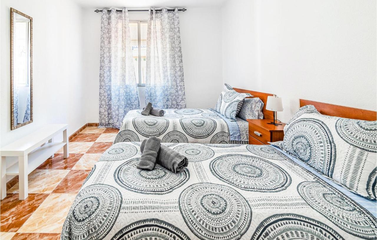 Beautiful In With Kitchenette Apartment *